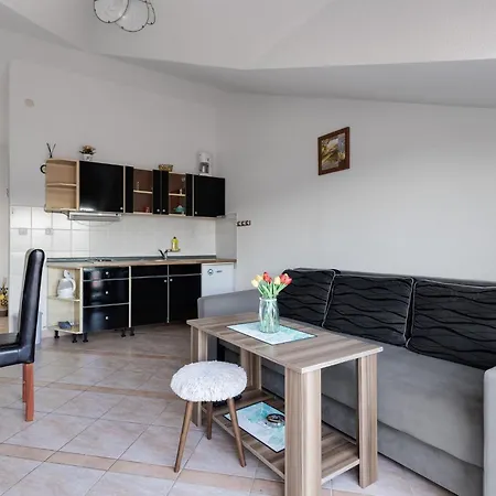 아파트 Vibes-6 By Interhome 로고즈니차