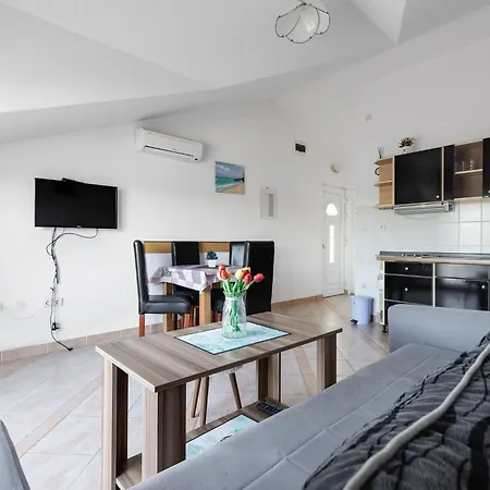 Vibes-6 By Interhome 아파트 로고즈니차